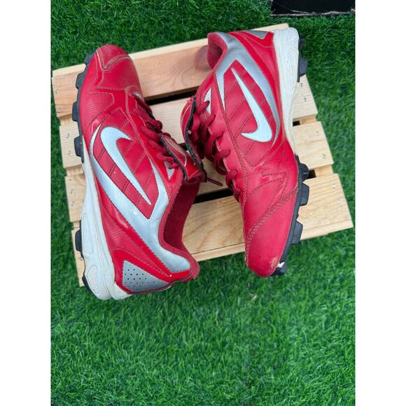 Nike- Cleats-Red/White- Size 5.5Y - Picture 9 of 10
